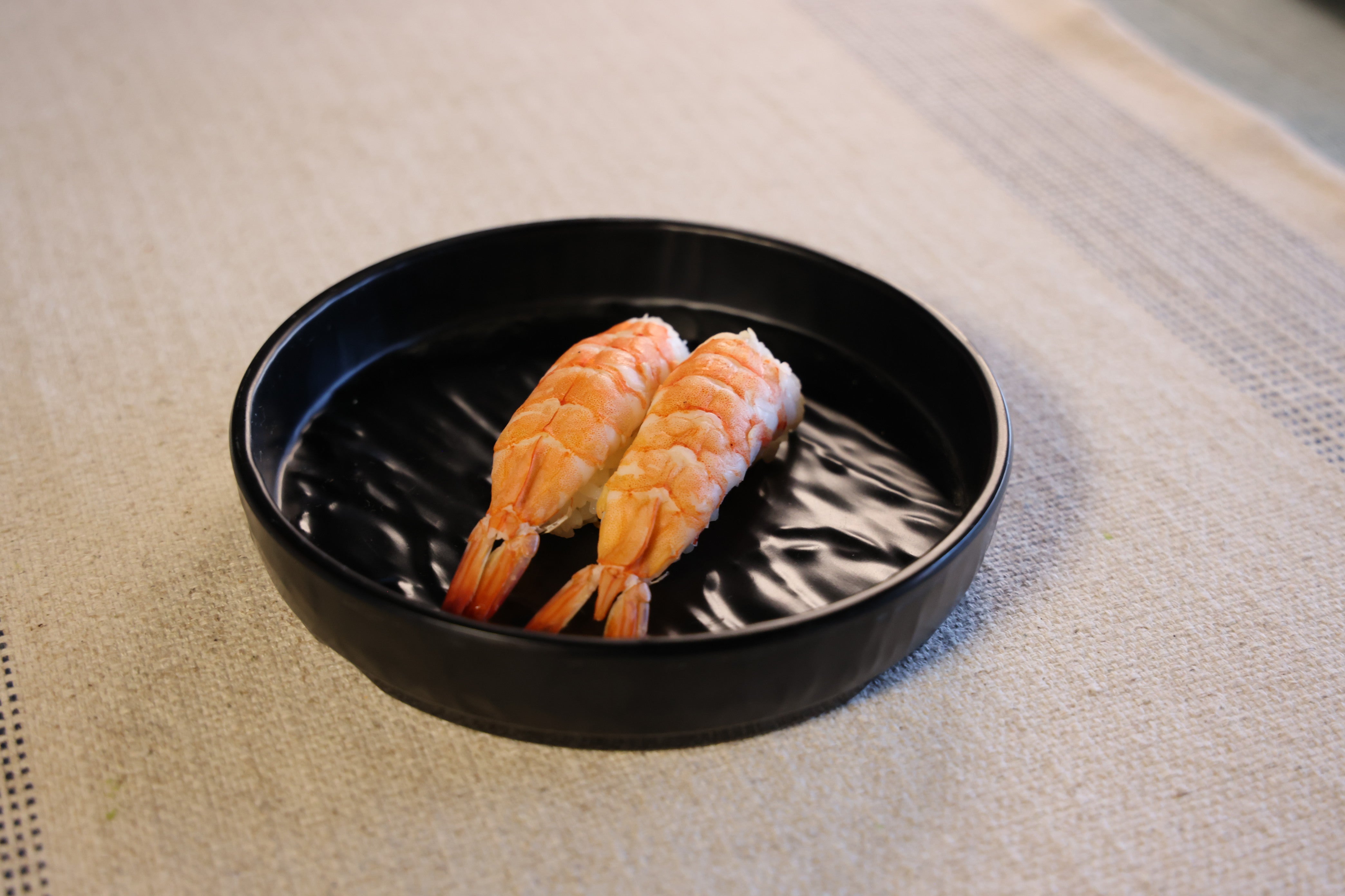 51085-Melamine PETRA black rimmed ROUND DINNER PLATE-72/Case